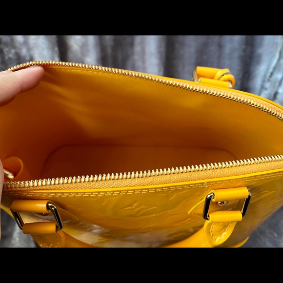 AUTHENTIC Louis Vuitton Jaune Passion Monogram Vernis Alma PM - Picture 3 of 16
